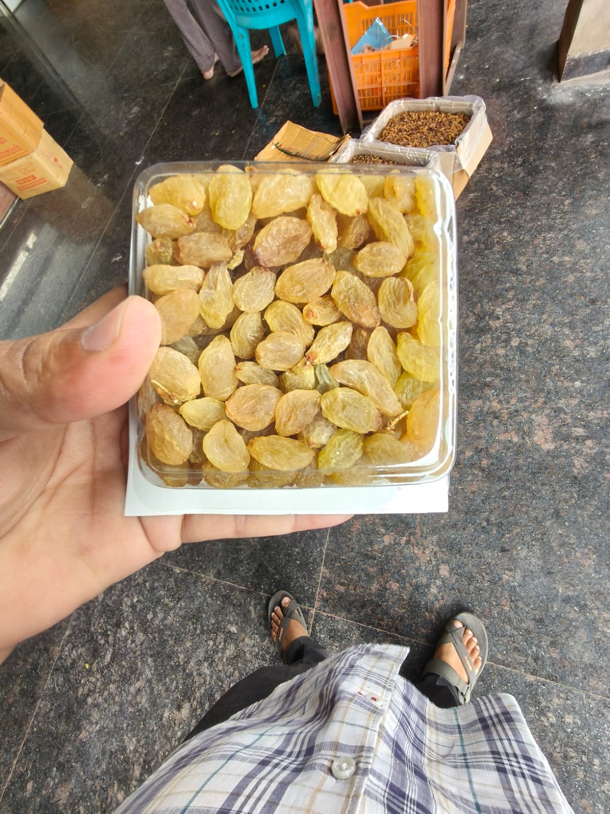Kishmish Peti